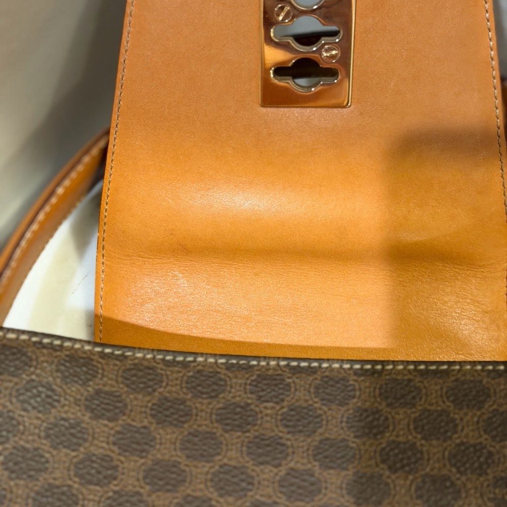 Below cost! Celine rare Macadam chain lock trapezoidal bag with crossbody strap - Picture 9 of 10